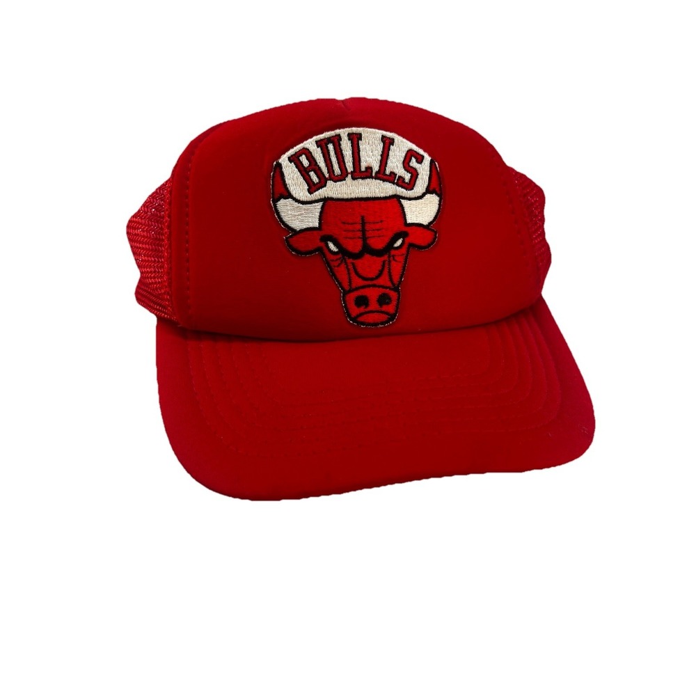 Chicago Bulls Red Universal Made In USA Snap Back Hat- Mesh- Y2K, 1990's, VTG